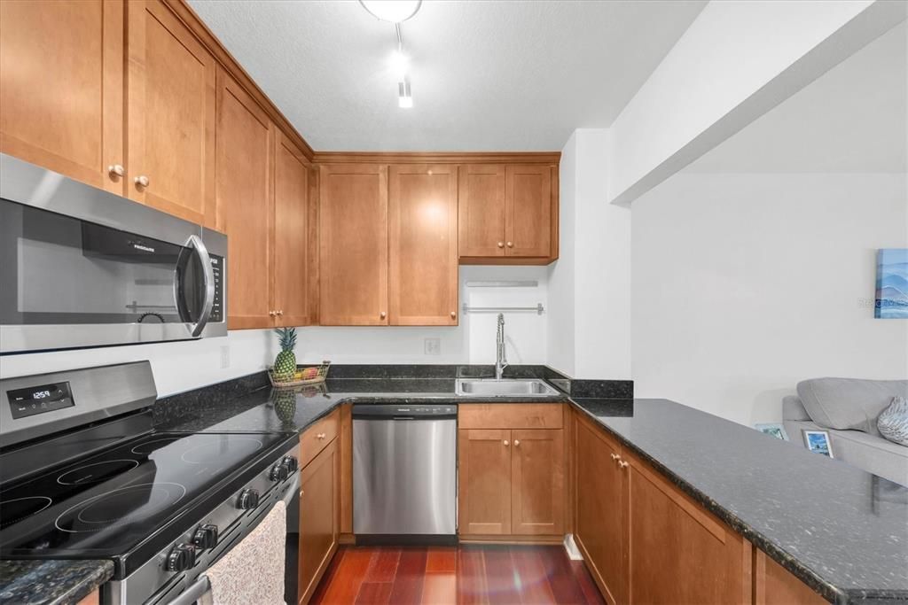 待售: $309,000 (1 贝兹, 1 浴室, 660 平方英尺)