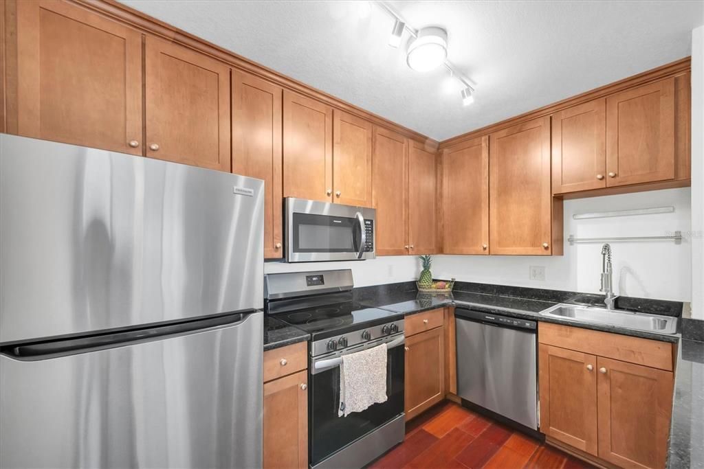 待售: $309,000 (1 贝兹, 1 浴室, 660 平方英尺)