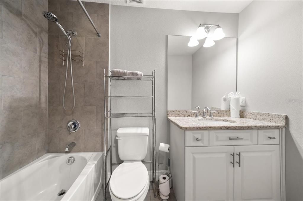 合同活跃: $309,000 (3 贝兹, 2 浴室, 1446 平方英尺)