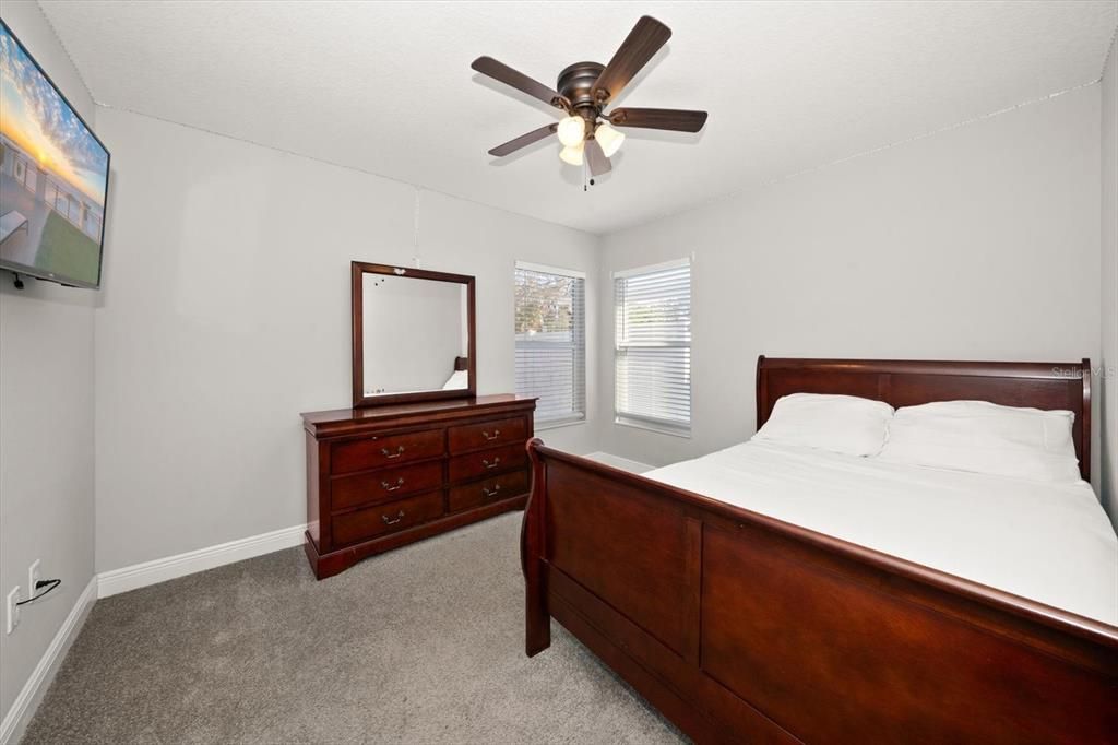 合同活跃: $309,000 (3 贝兹, 2 浴室, 1446 平方英尺)