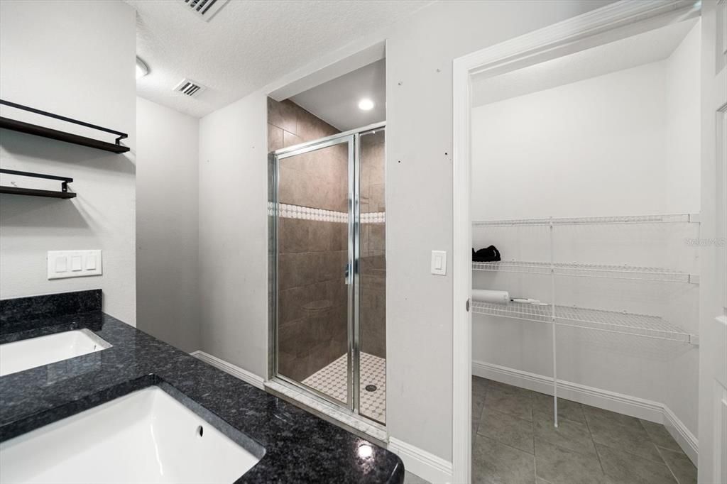 合同活跃: $309,000 (3 贝兹, 2 浴室, 1446 平方英尺)