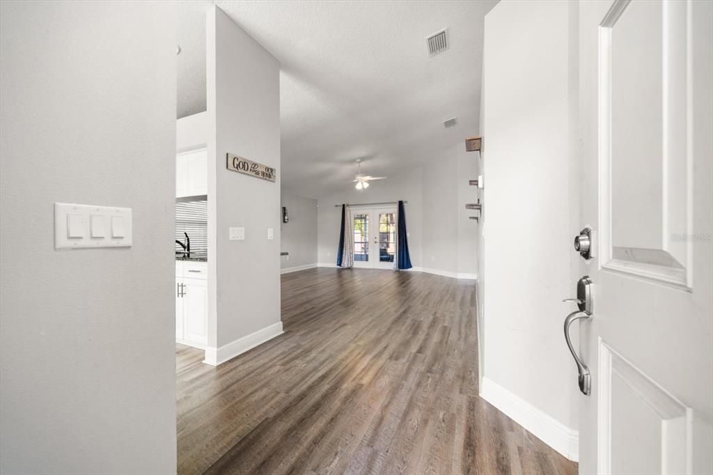 合同活跃: $309,000 (3 贝兹, 2 浴室, 1446 平方英尺)