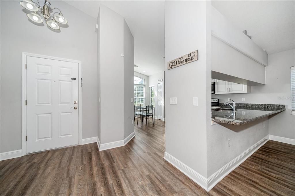 合同活跃: $309,000 (3 贝兹, 2 浴室, 1446 平方英尺)