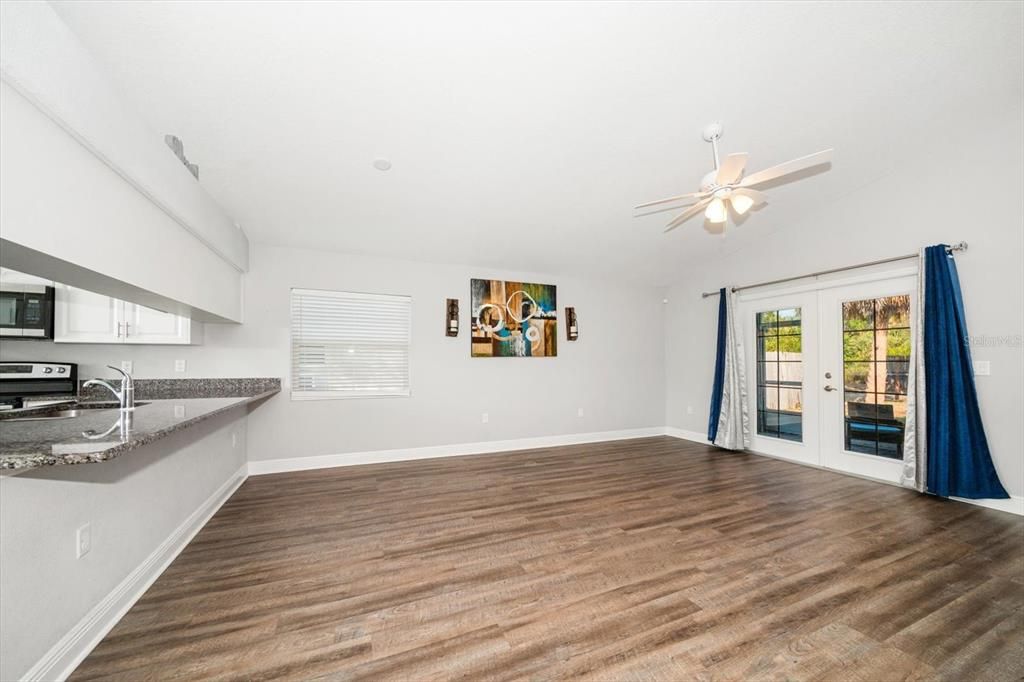 合同活跃: $309,000 (3 贝兹, 2 浴室, 1446 平方英尺)