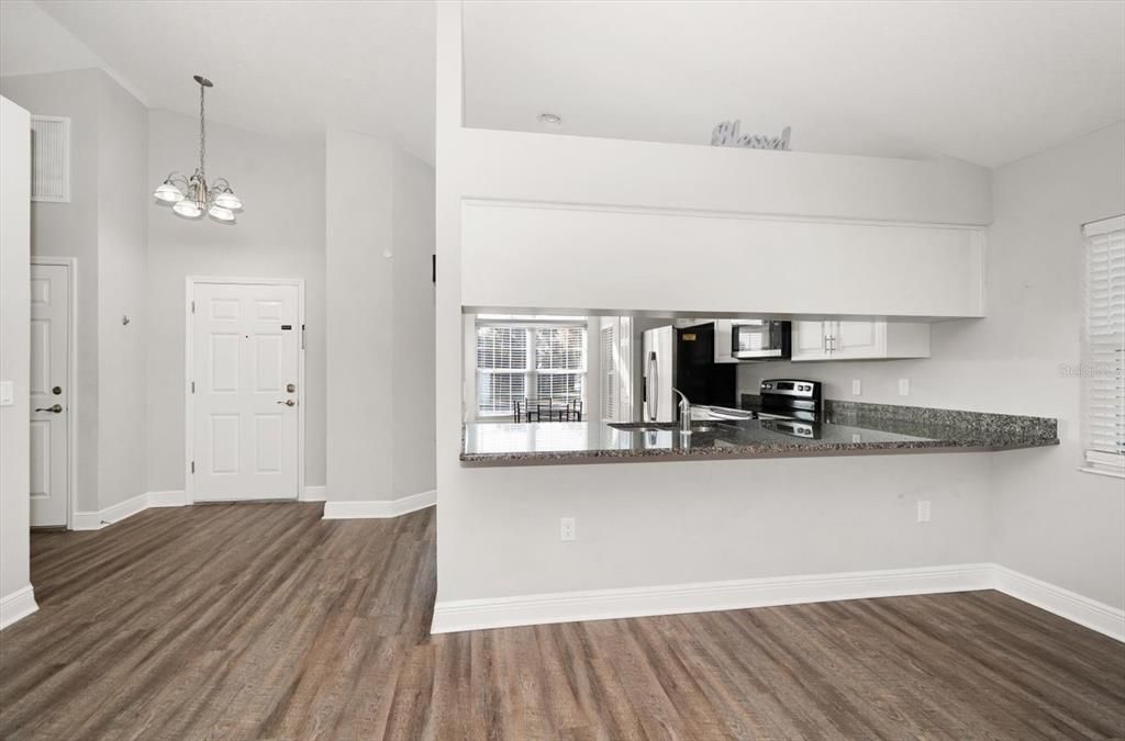 合同活跃: $309,000 (3 贝兹, 2 浴室, 1446 平方英尺)