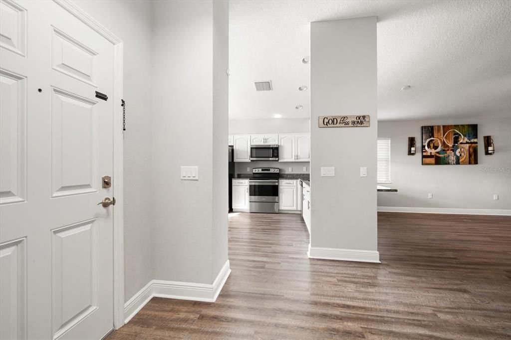 合同活跃: $309,000 (3 贝兹, 2 浴室, 1446 平方英尺)