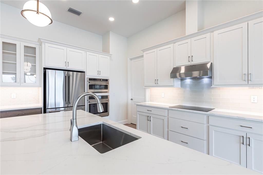 For Sale: $1,199,000 (4 beds, 2 baths, 2450 Square Feet)