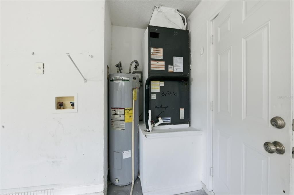 For Sale: $239,900 (3 beds, 2 baths, 1465 Square Feet)