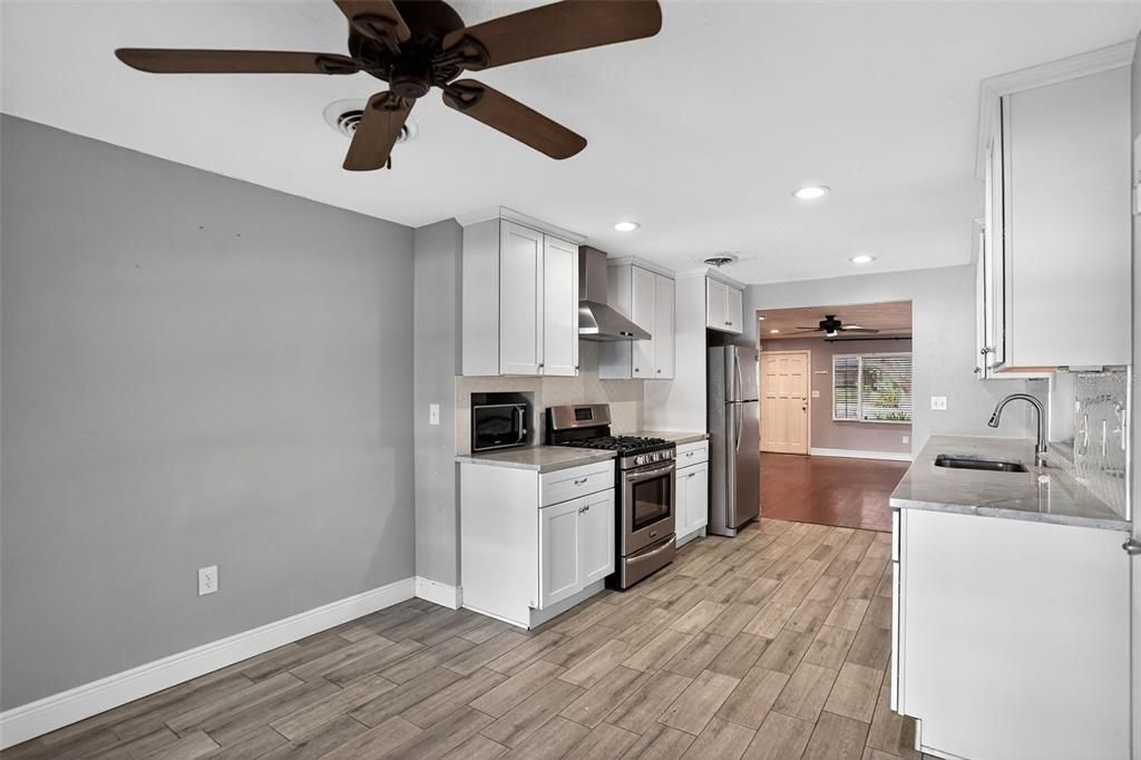 For Sale: $600,000 (3 beds, 2 baths, 1624 Square Feet)