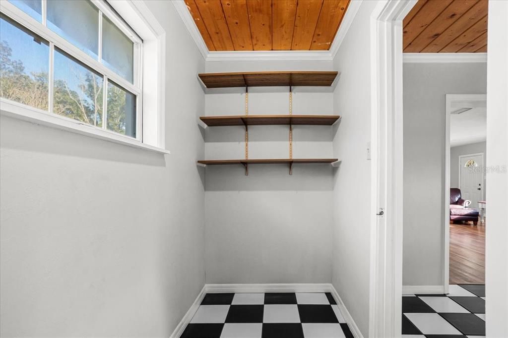 待售: $309,000 (3 贝兹, 1 浴室, 1326 平方英尺)