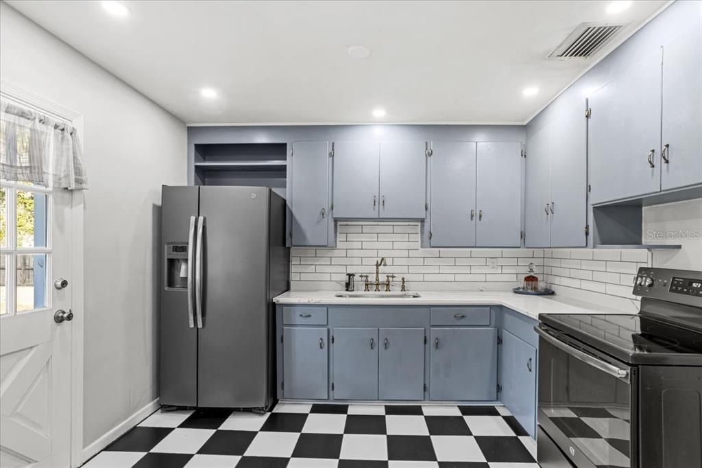 待售: $309,000 (3 贝兹, 1 浴室, 1326 平方英尺)