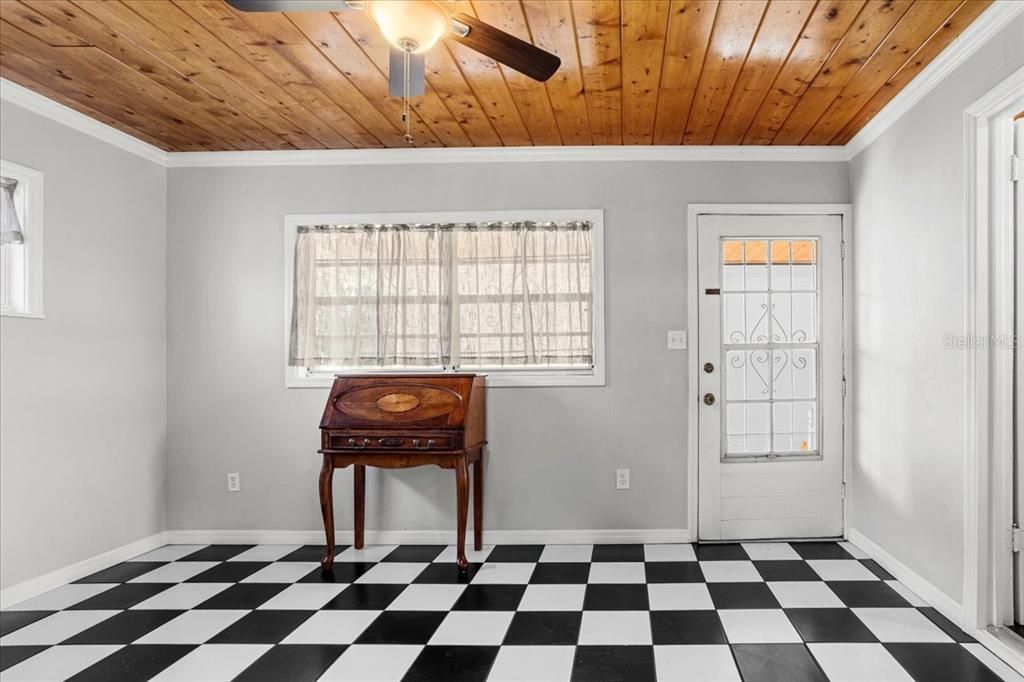 待售: $309,000 (3 贝兹, 1 浴室, 1326 平方英尺)