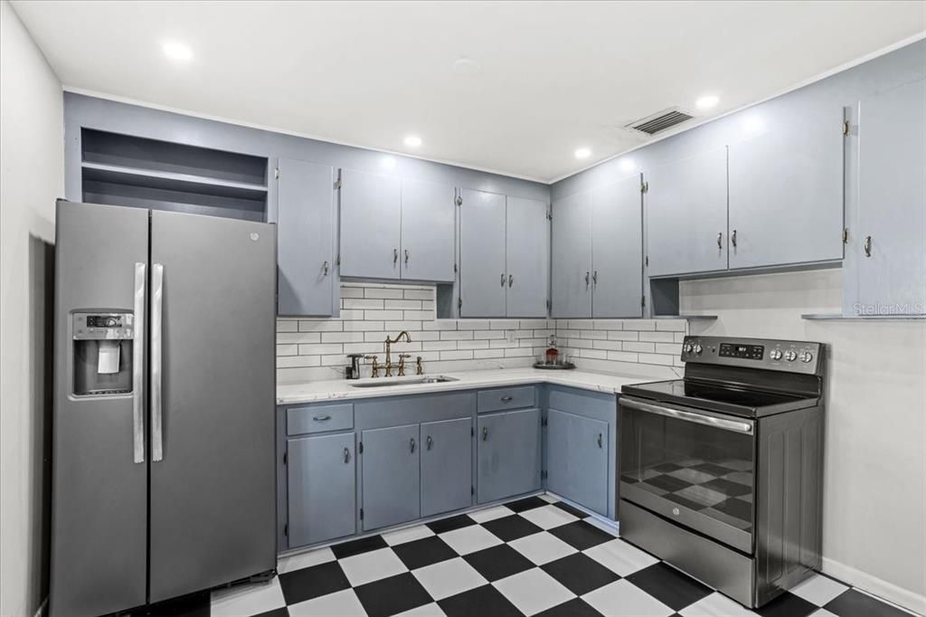 待售: $309,000 (3 贝兹, 1 浴室, 1326 平方英尺)