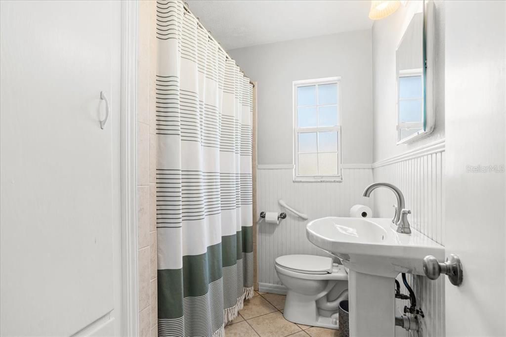 待售: $309,000 (3 贝兹, 1 浴室, 1326 平方英尺)