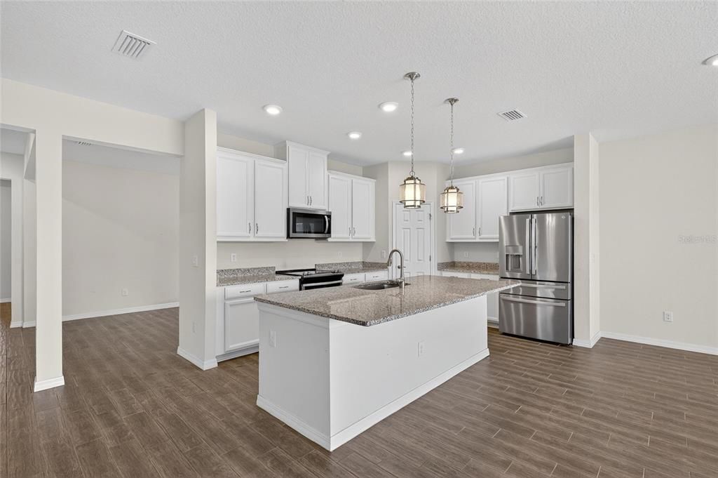 На продажу: $415,000 (3 спален, 2 ванн, 2236 Квадратных фут)