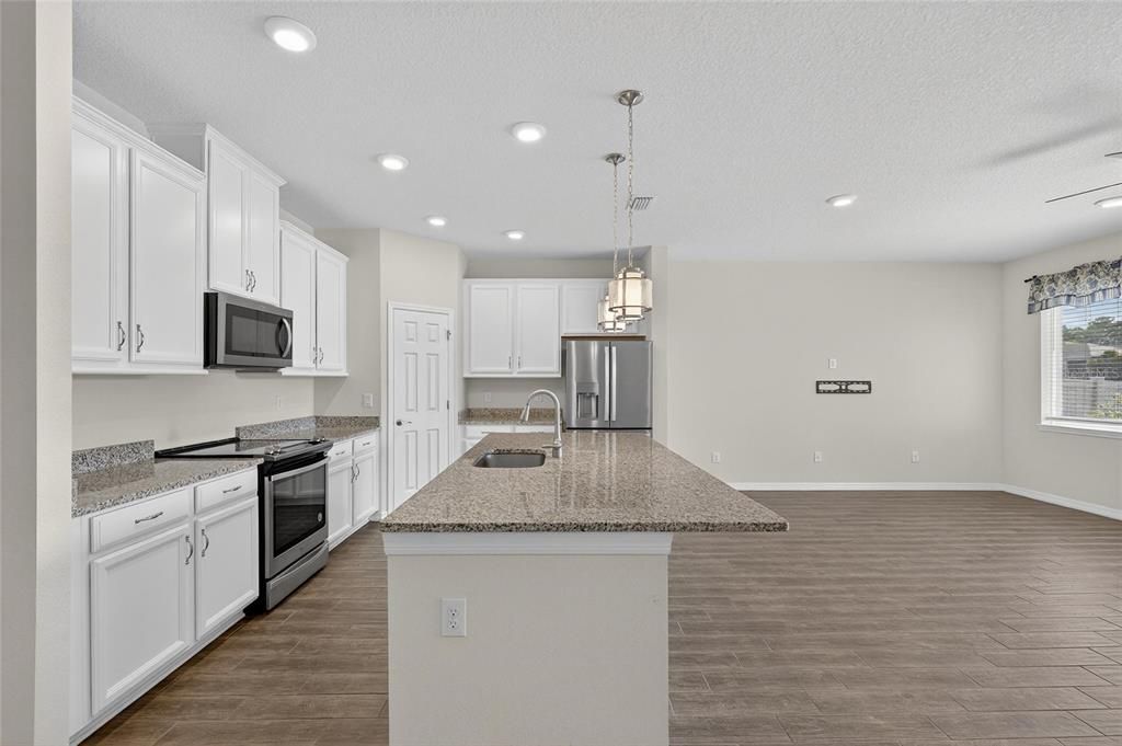 На продажу: $415,000 (3 спален, 2 ванн, 2236 Квадратных фут)