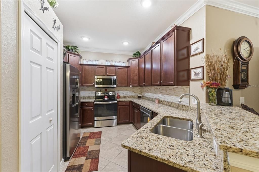 待售: $330,000 (2 贝兹, 2 浴室, 1568 平方英尺)