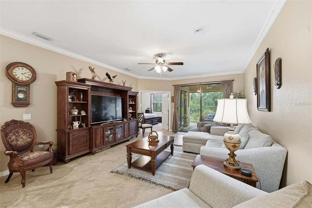 待售: $330,000 (2 贝兹, 2 浴室, 1568 平方英尺)