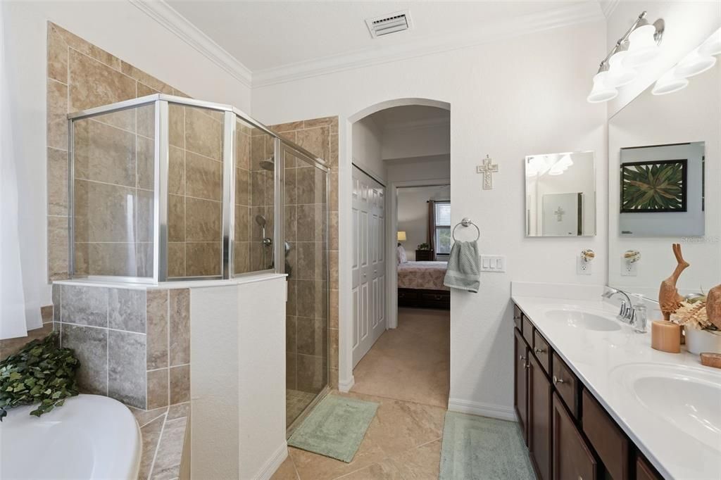 待售: $330,000 (2 贝兹, 2 浴室, 1568 平方英尺)