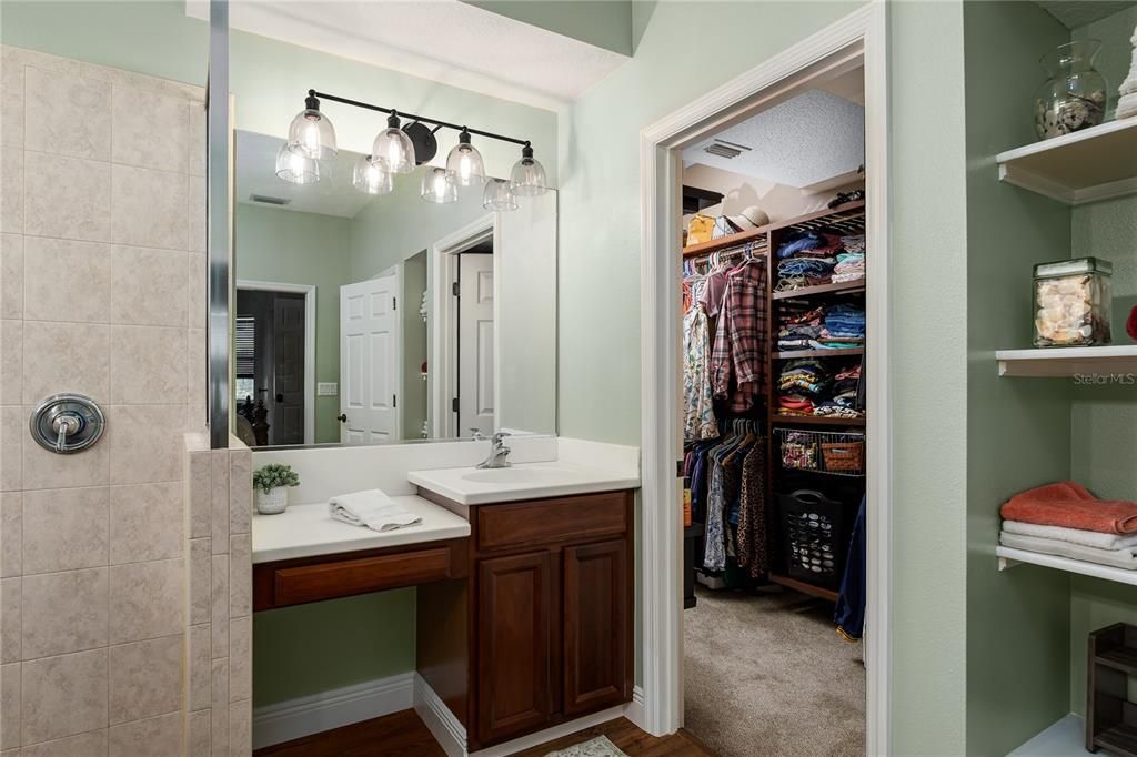 En Venta: $568,000 (4 camas, 3 baños, 2554 Pies cuadrados)