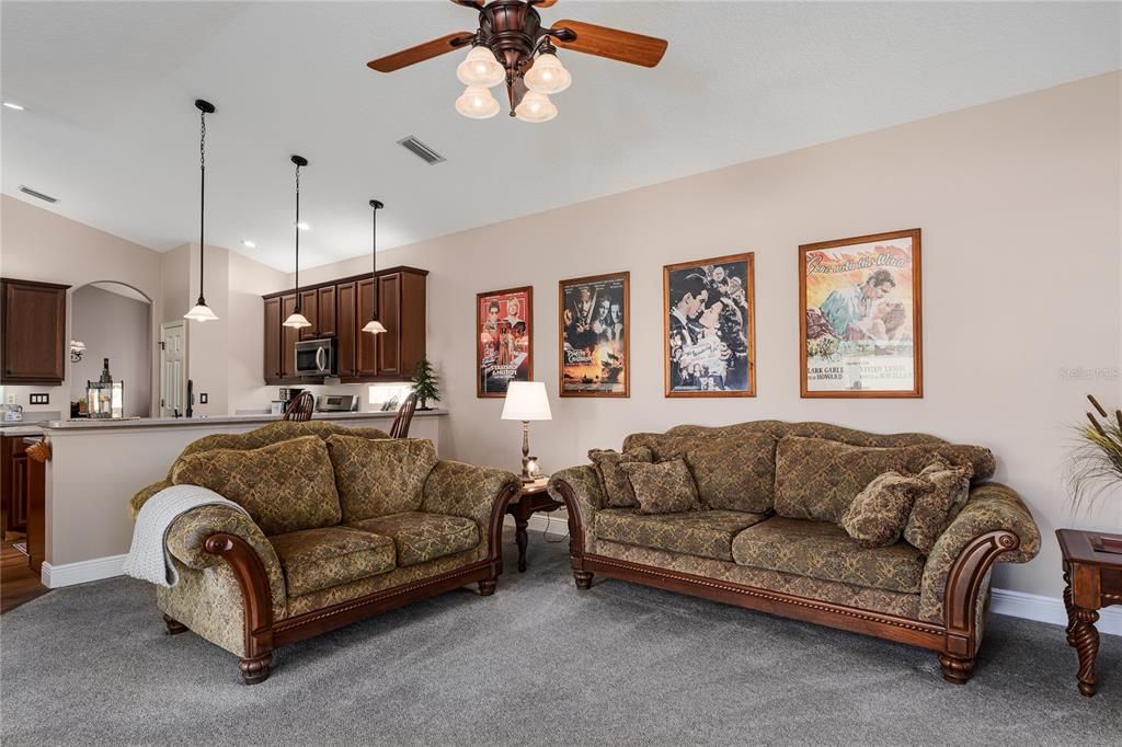 En Venta: $568,000 (4 camas, 3 baños, 2554 Pies cuadrados)