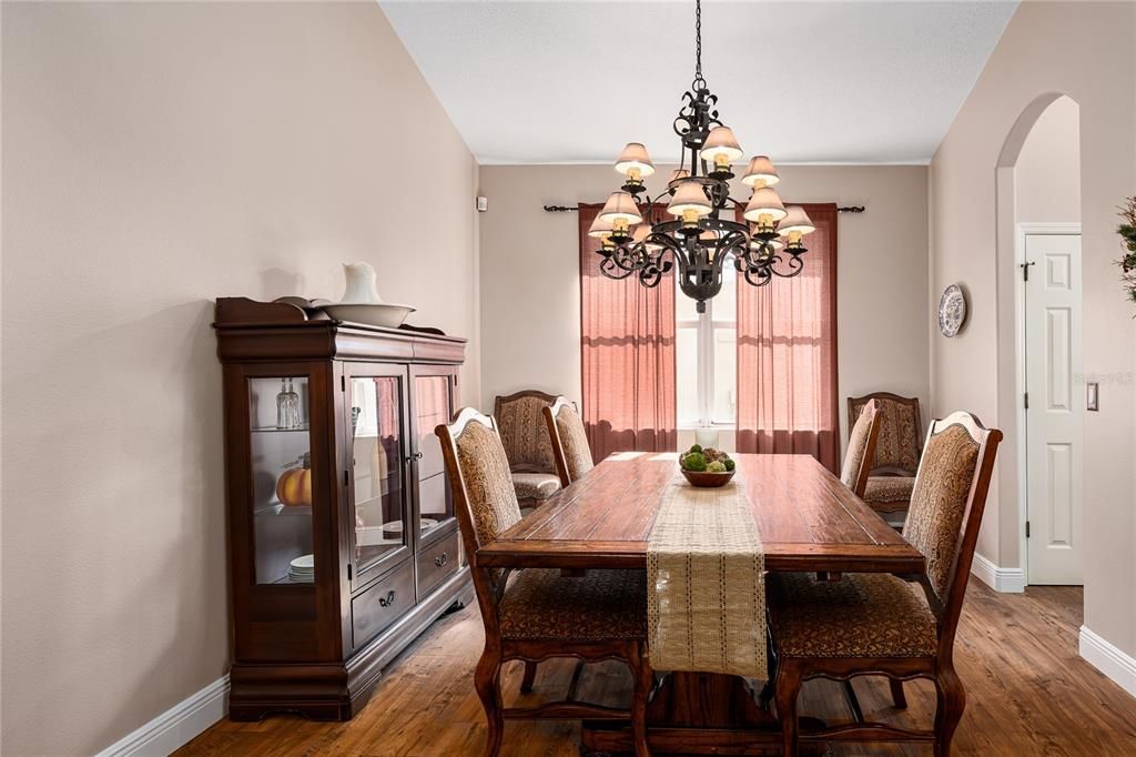 En Venta: $568,000 (4 camas, 3 baños, 2554 Pies cuadrados)