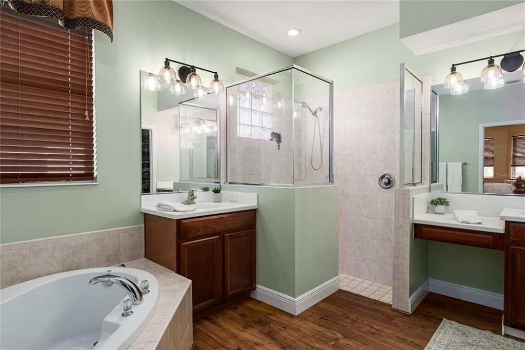 En Venta: $568,000 (4 camas, 3 baños, 2554 Pies cuadrados)