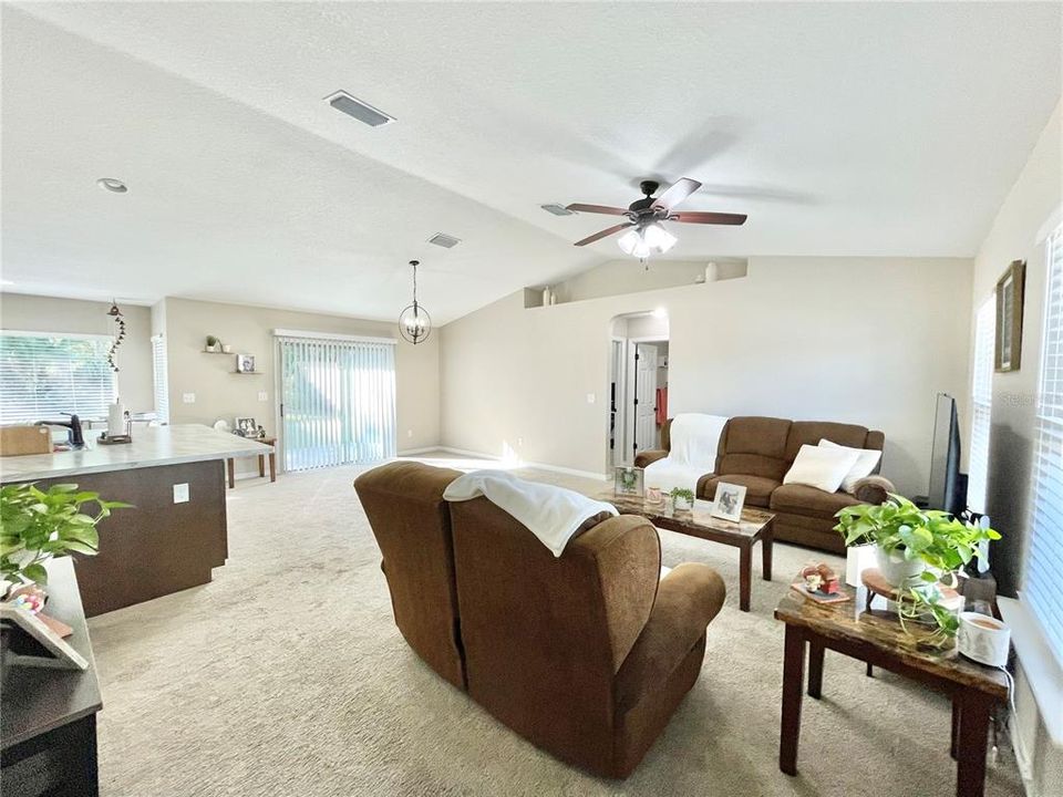 For Sale: $259,900 (3 beds, 2 baths, 1354 Square Feet)