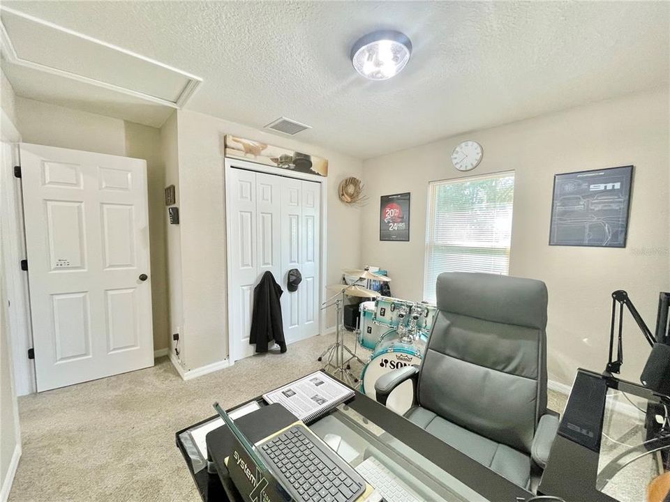 For Sale: $259,900 (3 beds, 2 baths, 1354 Square Feet)