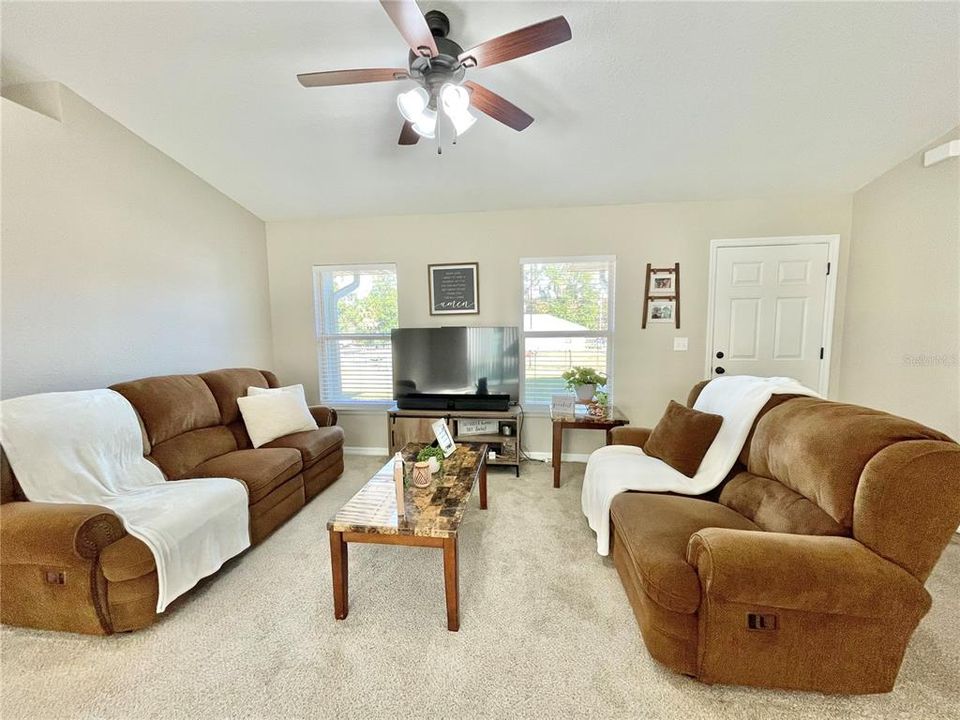 For Sale: $259,900 (3 beds, 2 baths, 1354 Square Feet)