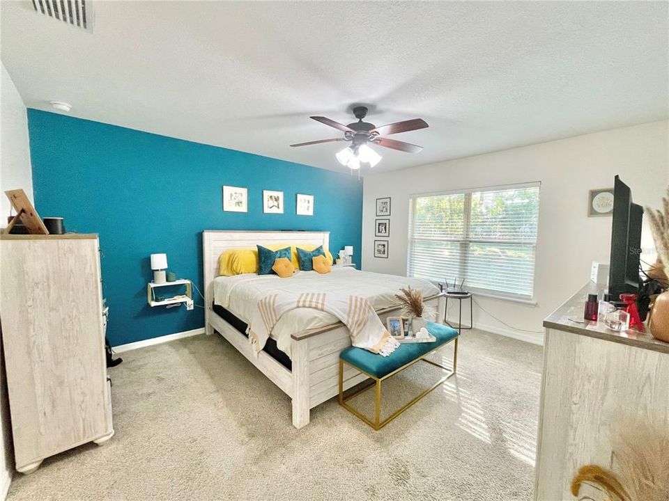 For Sale: $259,900 (3 beds, 2 baths, 1354 Square Feet)