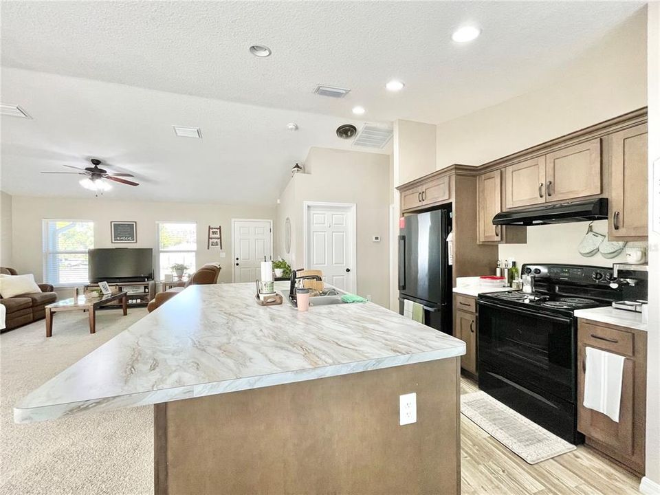 For Sale: $259,900 (3 beds, 2 baths, 1354 Square Feet)