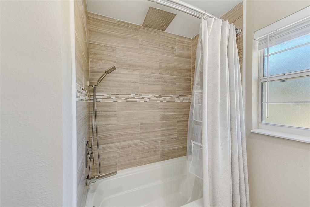 For Rent: $3,400 (3 beds, 2 baths, 1600 Square Feet)