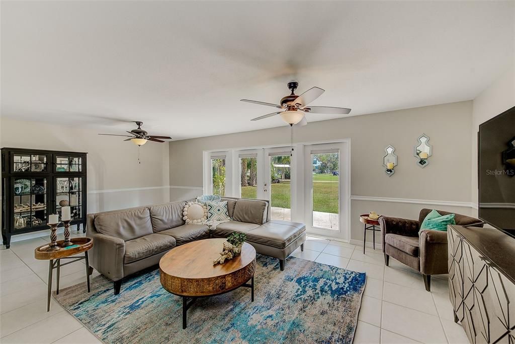 For Rent: $3,400 (3 beds, 2 baths, 1600 Square Feet)