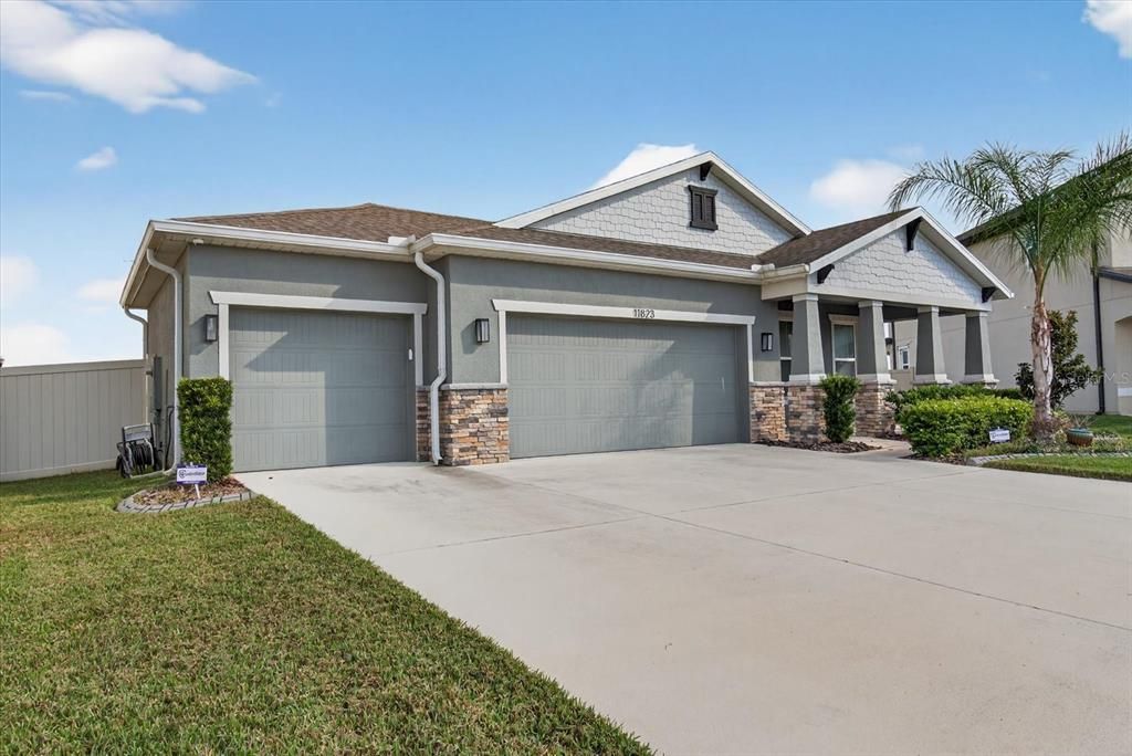 For Sale: $450,000 (3 beds, 2 baths, 2220 Square Feet)