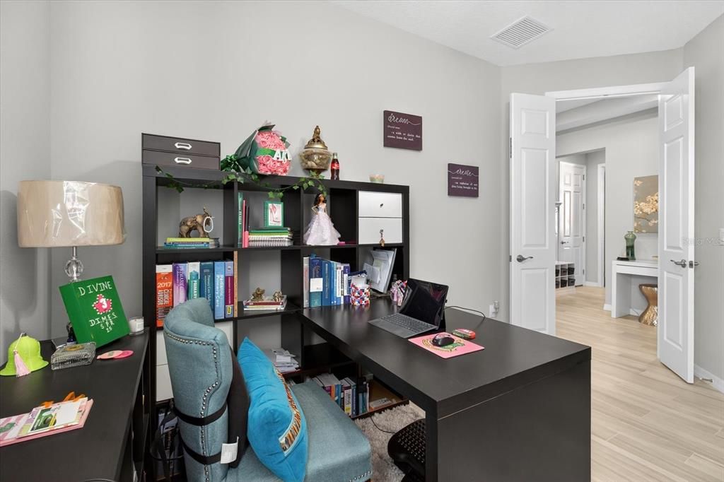 For Sale: $450,000 (3 beds, 2 baths, 2220 Square Feet)