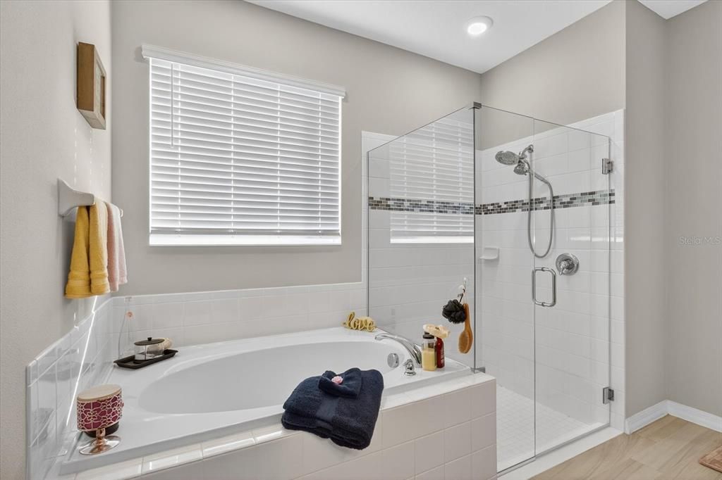 For Sale: $450,000 (3 beds, 2 baths, 2220 Square Feet)