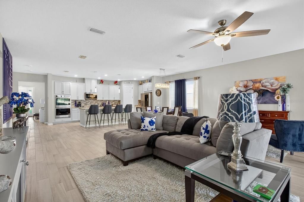 For Sale: $450,000 (3 beds, 2 baths, 2220 Square Feet)