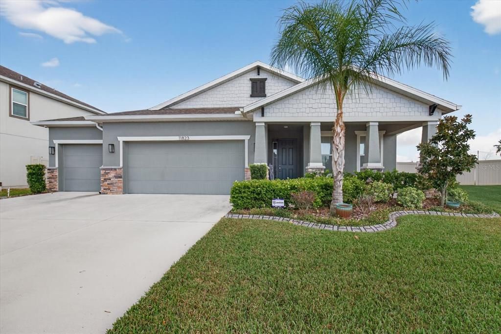 For Sale: $450,000 (3 beds, 2 baths, 2220 Square Feet)