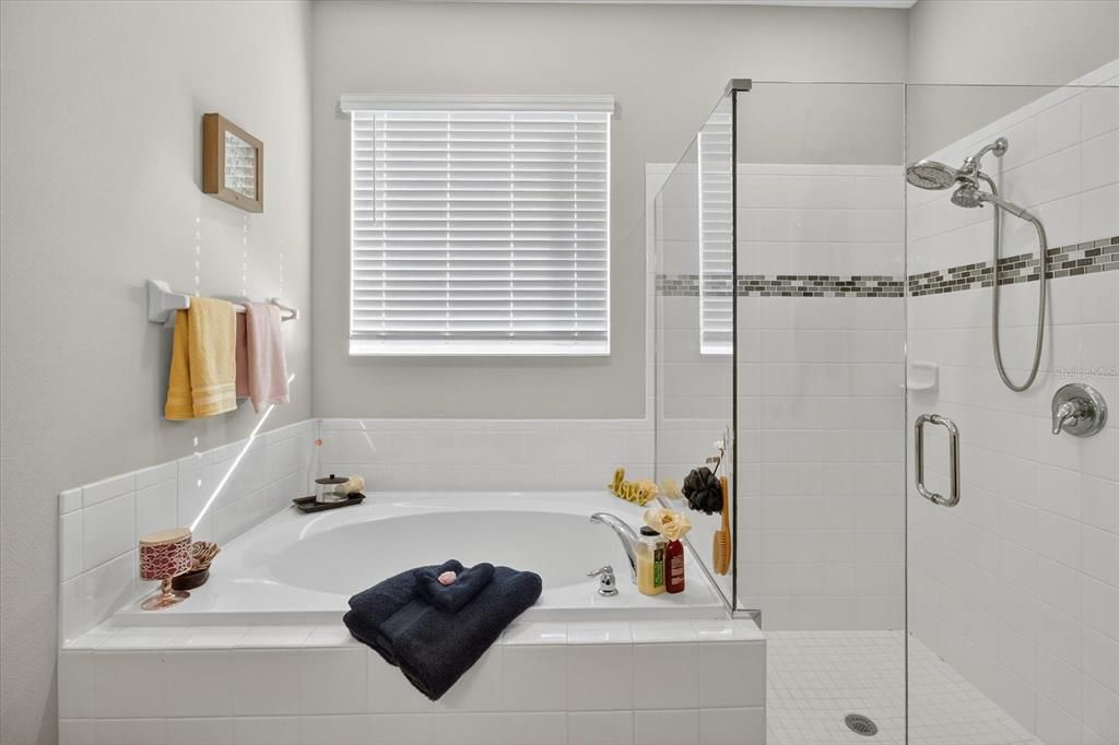 For Sale: $450,000 (3 beds, 2 baths, 2220 Square Feet)