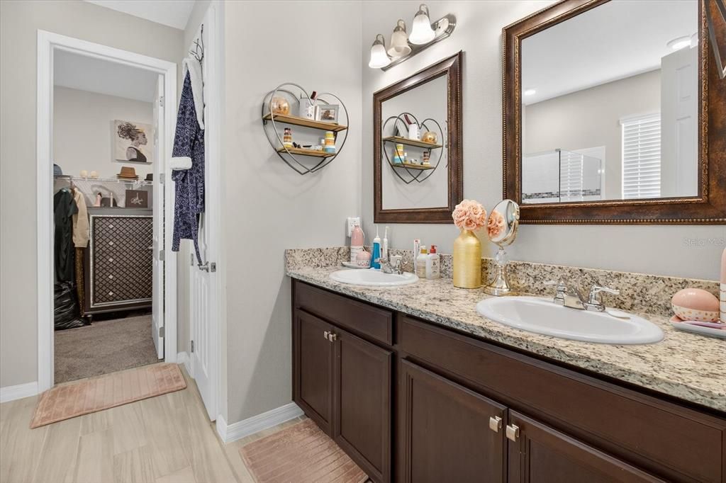 For Sale: $450,000 (3 beds, 2 baths, 2220 Square Feet)