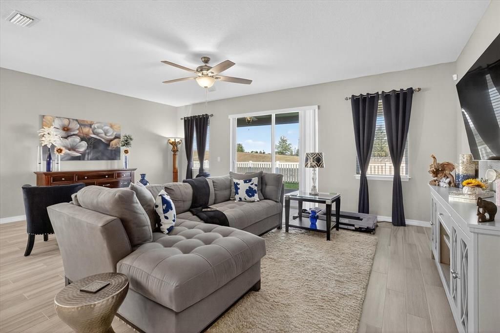 For Sale: $450,000 (3 beds, 2 baths, 2220 Square Feet)