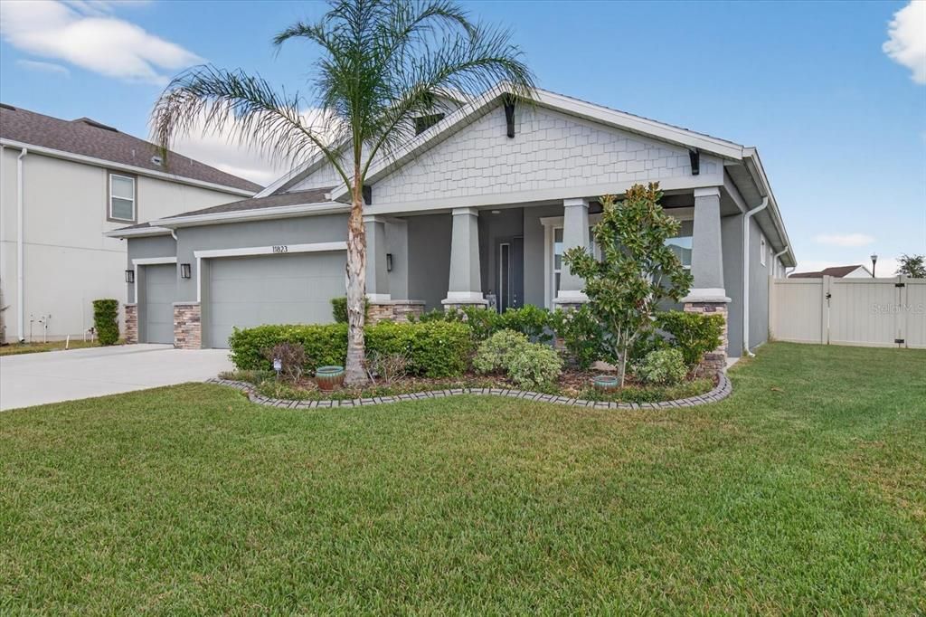 For Sale: $450,000 (3 beds, 2 baths, 2220 Square Feet)