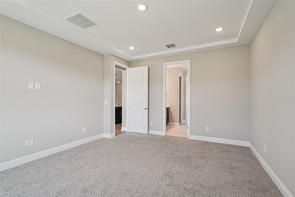 En Venta: $421,680 (4 camas, 3 baños, 2190 Pies cuadrados)