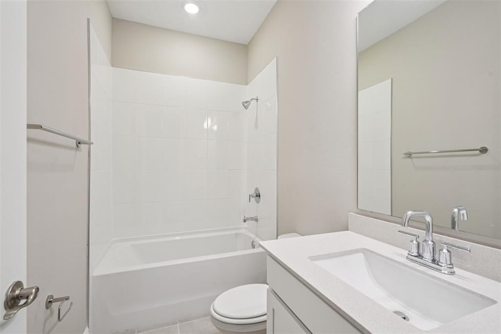 En Venta: $421,680 (4 camas, 3 baños, 2190 Pies cuadrados)