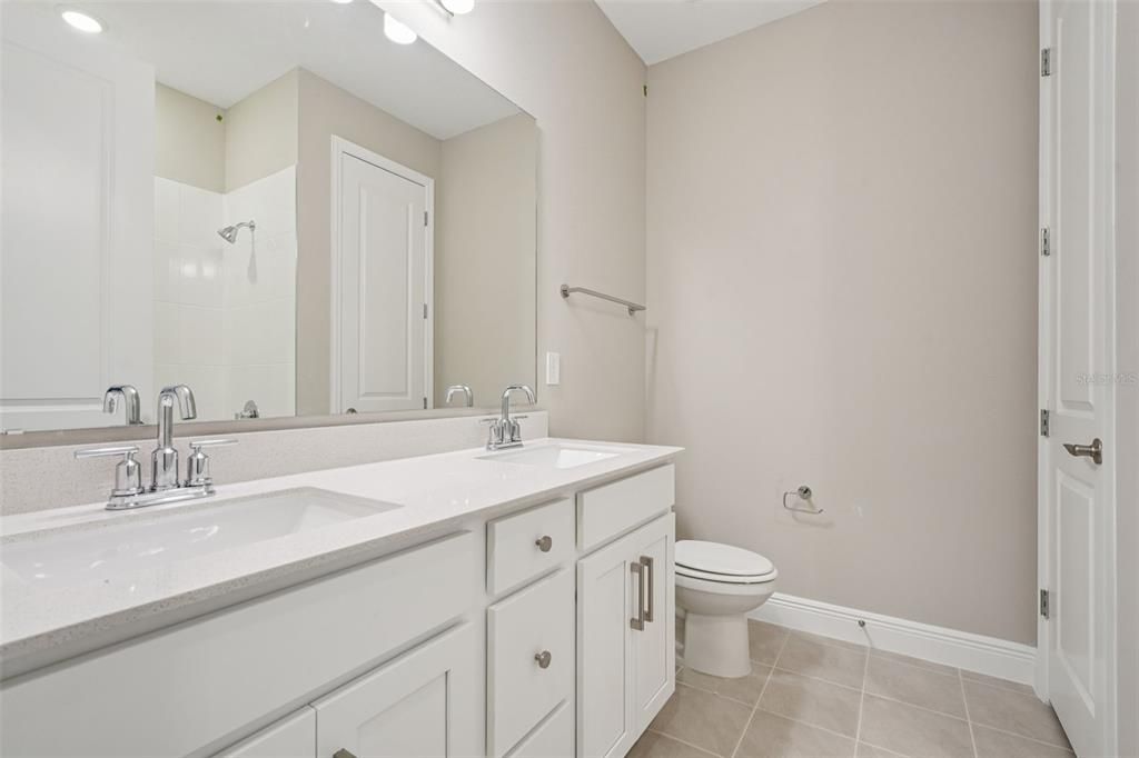 En Venta: $421,680 (4 camas, 3 baños, 2190 Pies cuadrados)