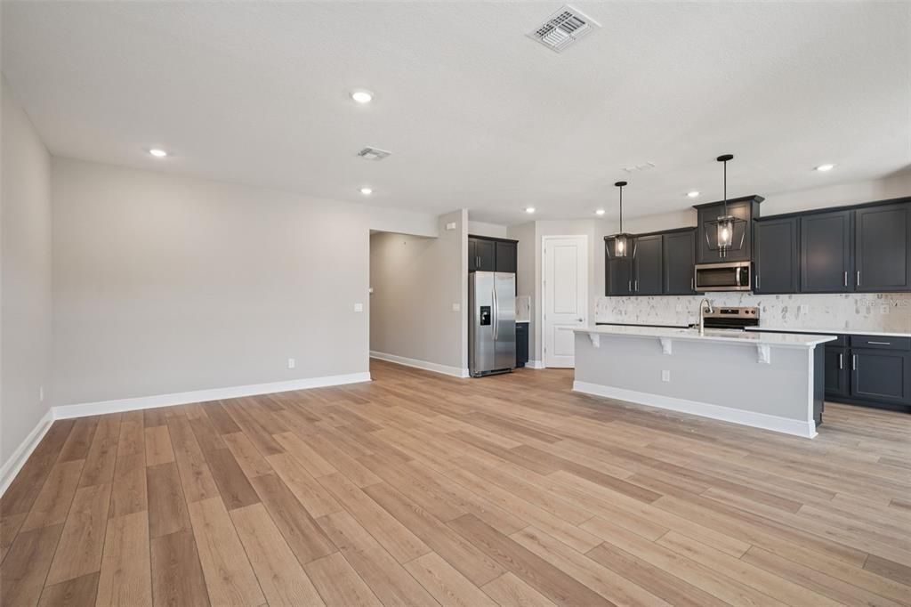 En Venta: $421,680 (4 camas, 3 baños, 2190 Pies cuadrados)