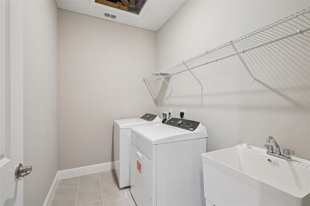 En Venta: $421,680 (4 camas, 3 baños, 2190 Pies cuadrados)