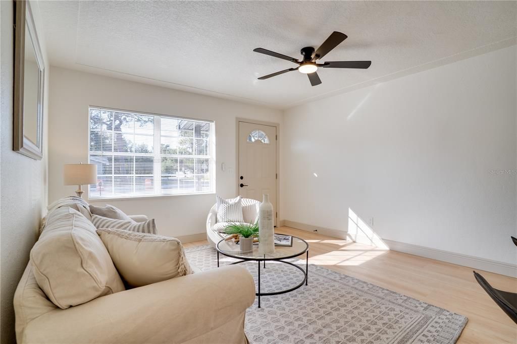 Active With Contract: $279,000 (2 beds, 1 baths, 676 Square Feet)