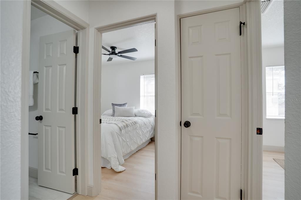 Active With Contract: $279,000 (2 beds, 1 baths, 676 Square Feet)